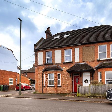 Family Home In Central Guildford With Parking Екстер'єр фото